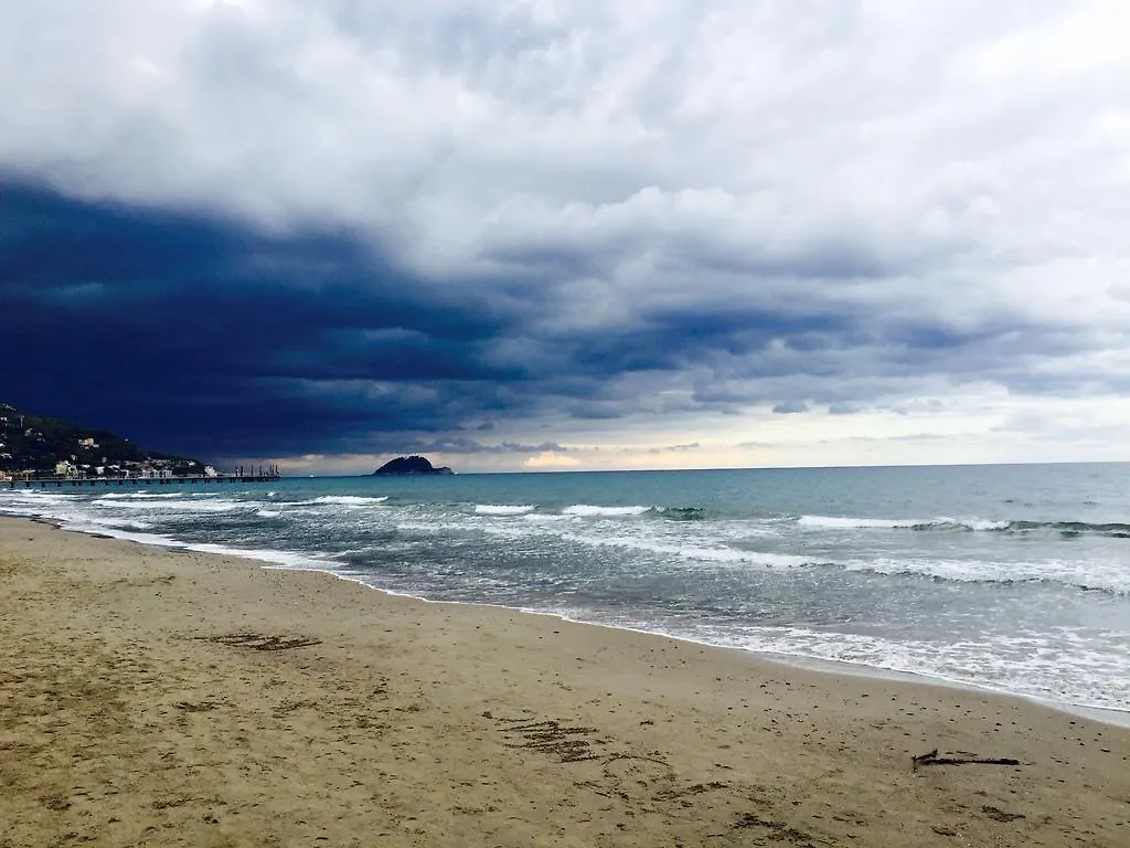 Lägenhet Attico Fronte Mare Alassio Italien