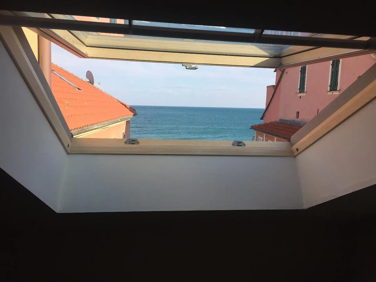 Attico Fronte Mare Alassio Lägenhet
